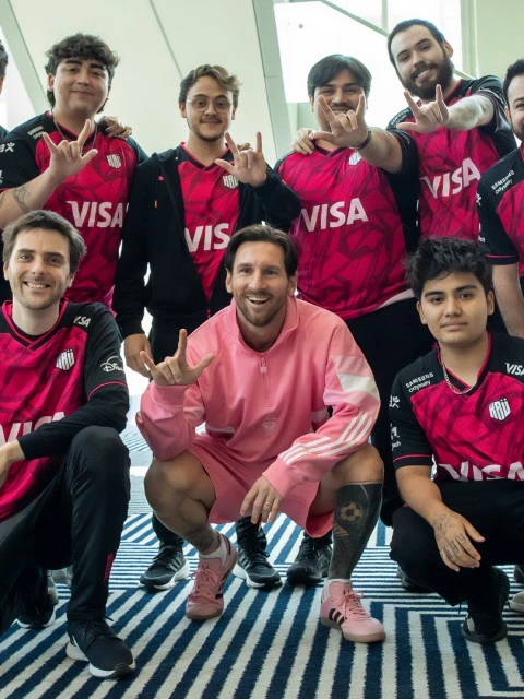 Messi y el Kun Agüero emocionaron a un club de chicos de Los Ángeles